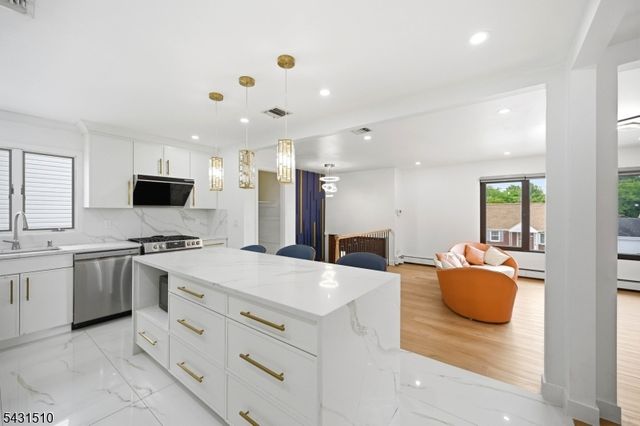 55 17Th Ave, Elmwood Park Boro, NJ 07407