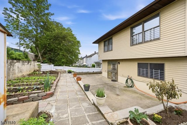 55 17Th Ave, Elmwood Park Boro, NJ 07407
