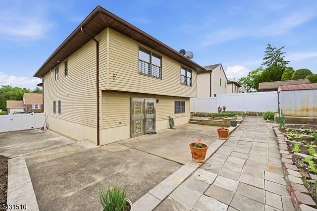 55 17Th Ave, Elmwood Park Boro, NJ 07407