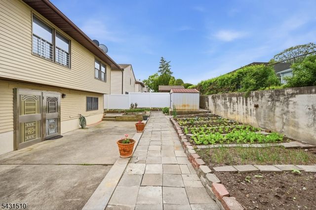 55 17Th Ave, Elmwood Park Boro, NJ 07407