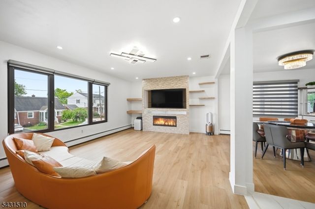 55 17Th Ave, Elmwood Park Boro, NJ 07407