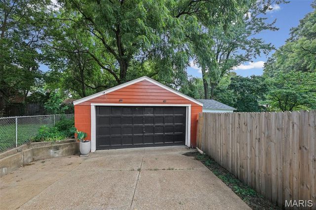 306 Roberta Avenue, St Louis, MO 63135