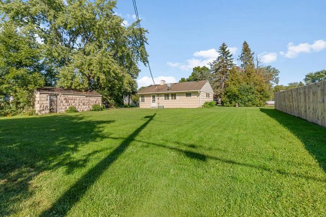7227 S 37th PLACE, Franklin, WI 53132