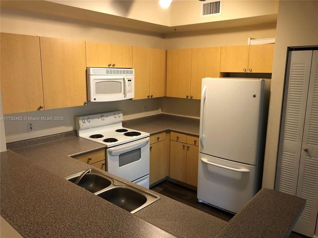 1919 Van Buren St 104A, Hollywood, FL 33020