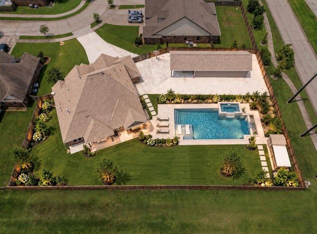 14018 Hawthorne Circle, Mont Belvieu, TX 77523