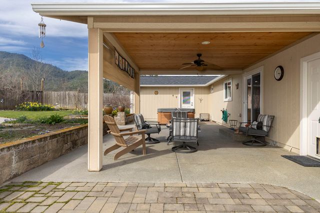 15902 Water Gap Road, Williams, OR 97544
