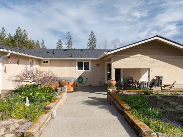 15902 Water Gap Road, Williams, OR 97544