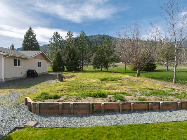 15902 Water Gap Road, Williams, OR 97544
