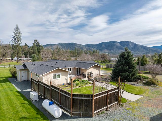 15902 Water Gap Road, Williams, OR 97544