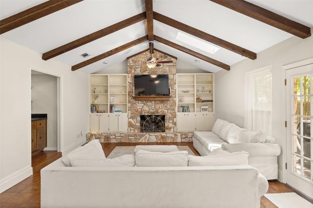 4836 TRAIL CREST CIR, Austin, TX 78735
