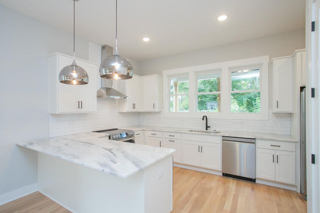 1611 Century St, Nashville, TN 37208