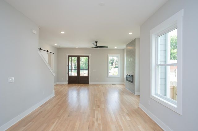 1611 Century St, Nashville, TN 37208