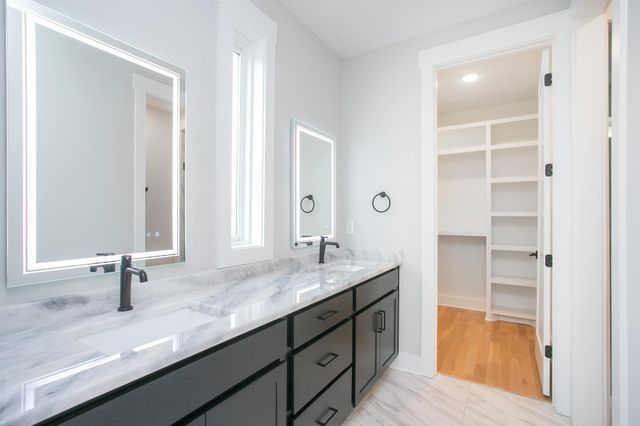 1611 Century St, Nashville, TN 37208