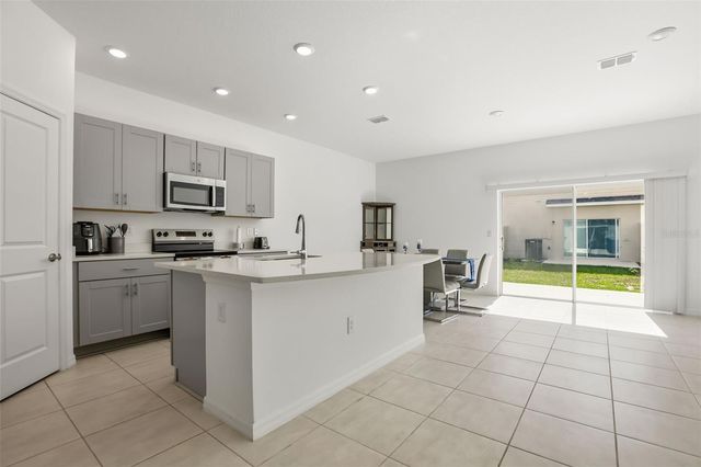 3002 CANARY AVENUE, Davenport, FL 33837