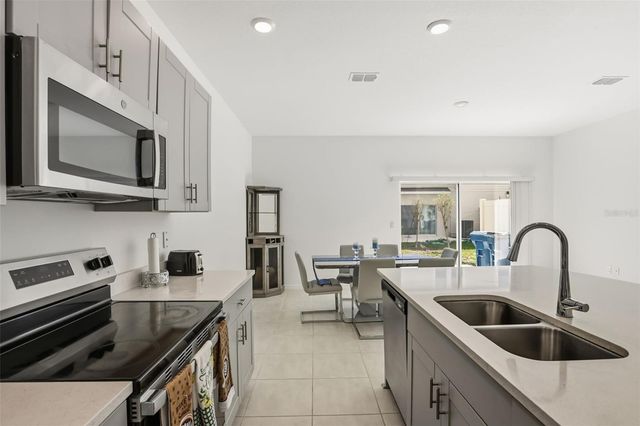 3002 CANARY AVENUE, Davenport, FL 33837