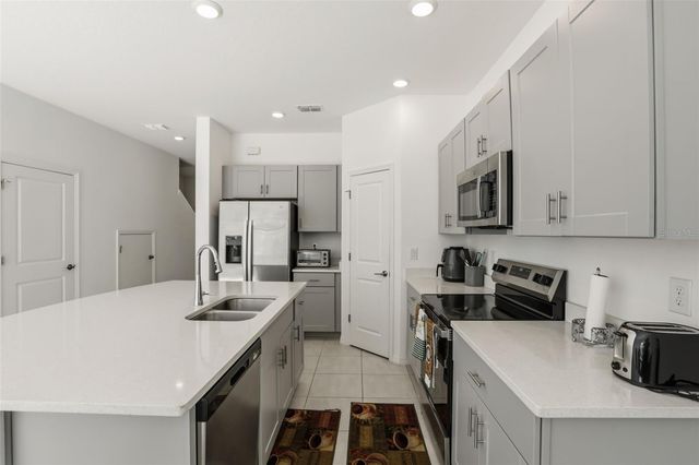 3002 CANARY AVENUE, Davenport, FL 33837