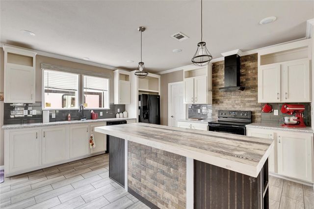 183 Alma LN, Niederwald, TX 78640