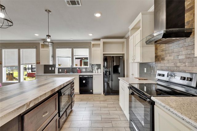 183 Alma LN, Niederwald, TX 78640