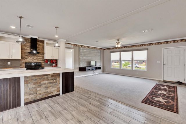 183 Alma LN, Niederwald, TX 78640
