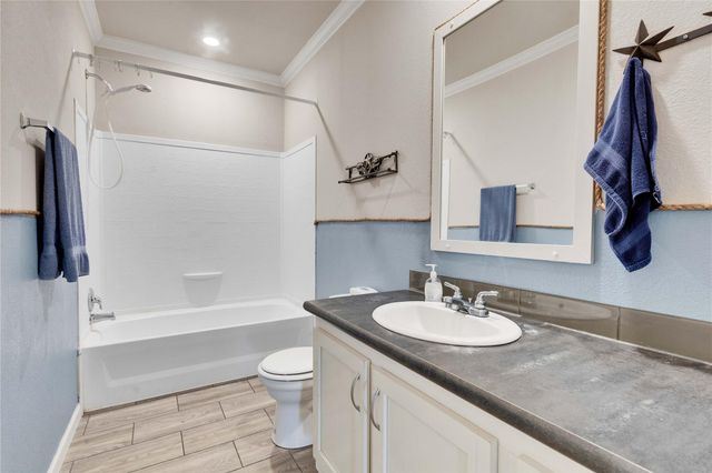 183 Alma LN, Niederwald, TX 78640