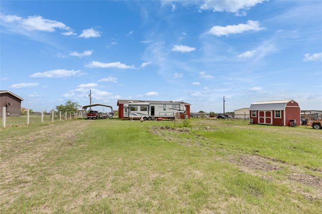 183 Alma LN, Niederwald, TX 78640
