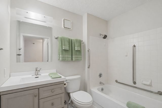 7600 Golden Valley Road 405, Golden Valley, MN 55427