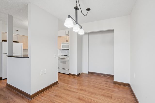 7600 Golden Valley Road 405, Golden Valley, MN 55427