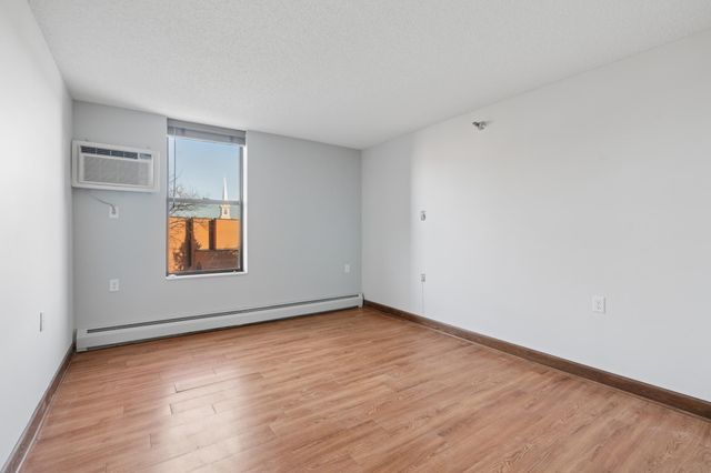 7600 Golden Valley Road 405, Golden Valley, MN 55427