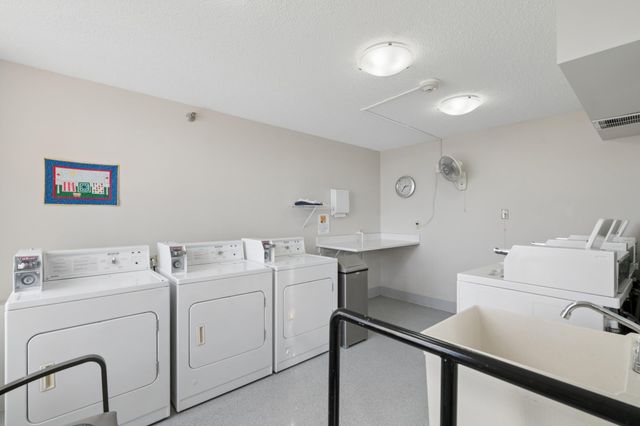 7600 Golden Valley Road 405, Golden Valley, MN 55427