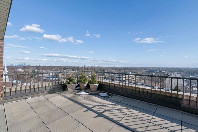 7600 Golden Valley Road 405, Golden Valley, MN 55427