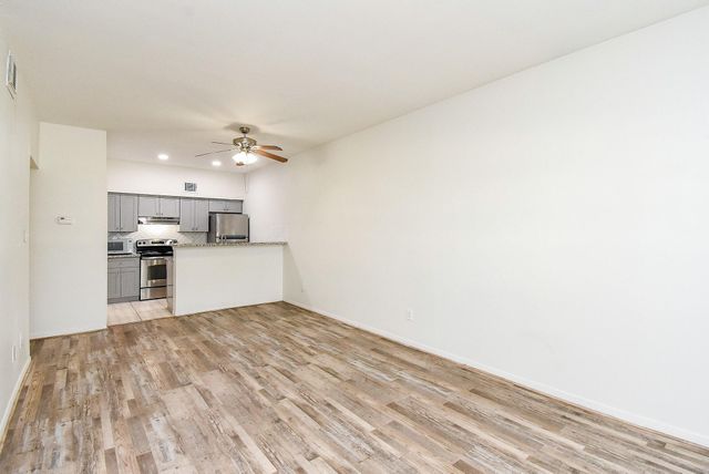 2626 Holly Hall Street 307, Houston, TX 77054