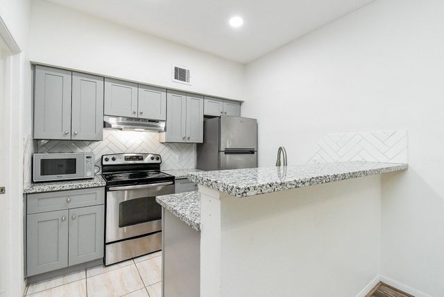 2626 Holly Hall Street 307, Houston, TX 77054