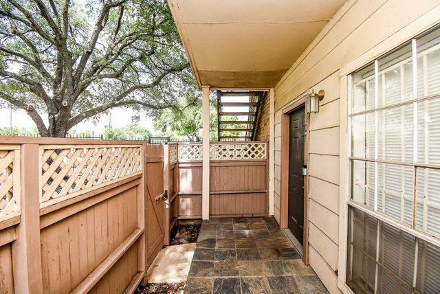 2626 Holly Hall Street 307, Houston, TX 77054