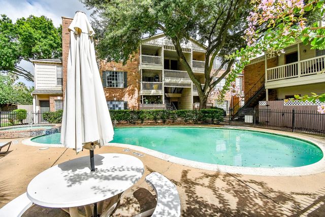 2626 Holly Hall Street 307, Houston, TX 77054