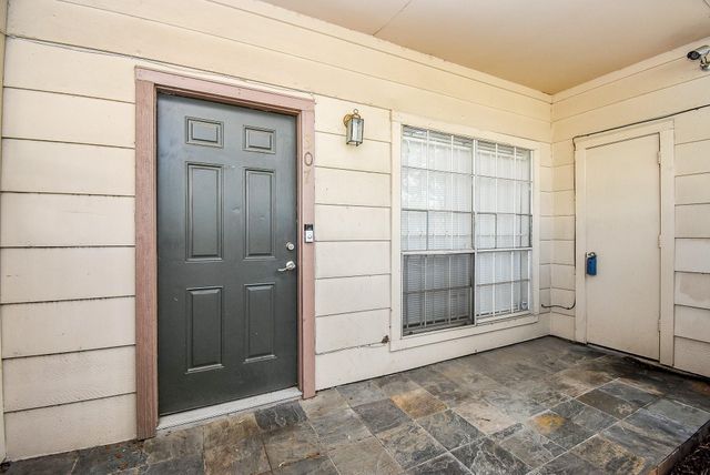 2626 Holly Hall Street 307, Houston, TX 77054