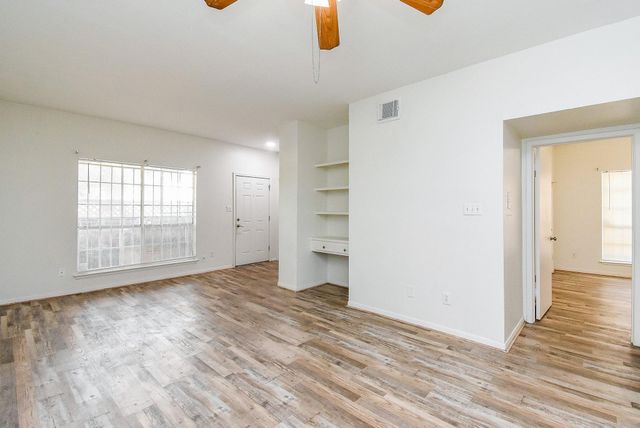 2626 Holly Hall Street 307, Houston, TX 77054
