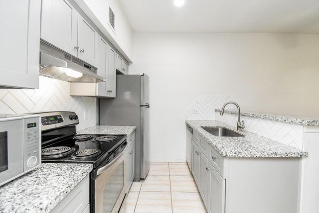 2626 Holly Hall Street 307, Houston, TX 77054
