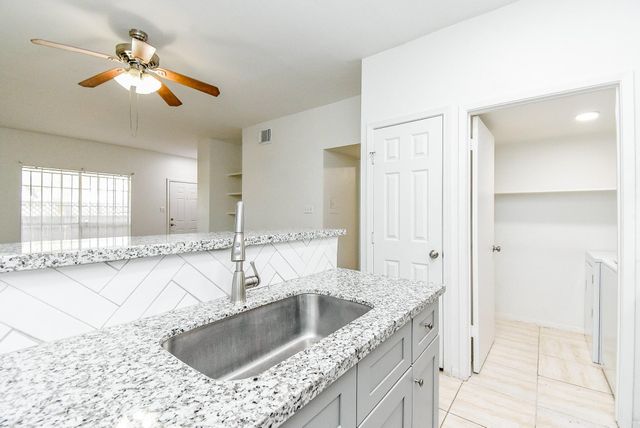 2626 Holly Hall Street 307, Houston, TX 77054