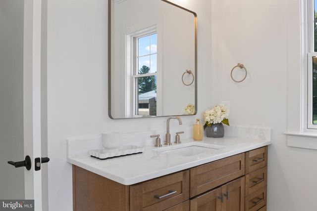 4 SEDGWICK LN, North Bethesda, MD 20852
