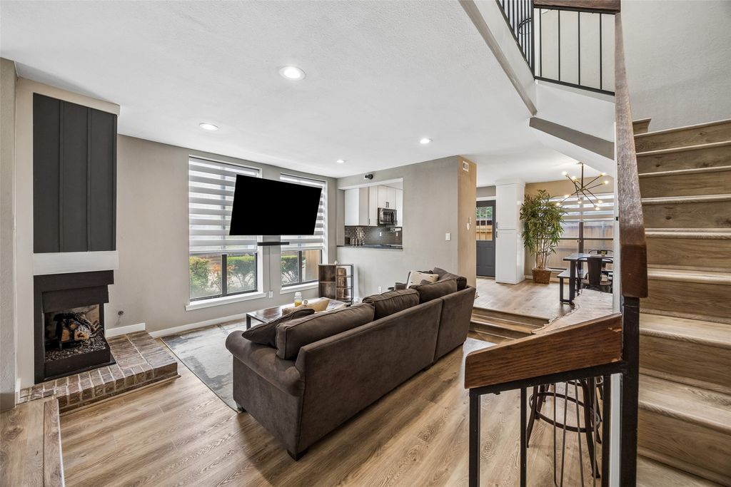 7522 Holly Hill Drive 2, Dallas, TX 75231