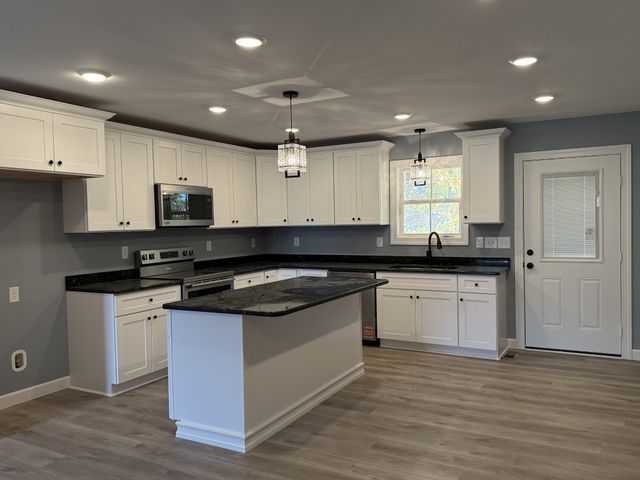 306 Cassie Dr, Lafayette, TN 37083