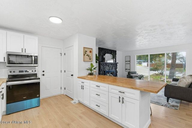 327 S Sandpiper Loop, Post Falls, ID 83854