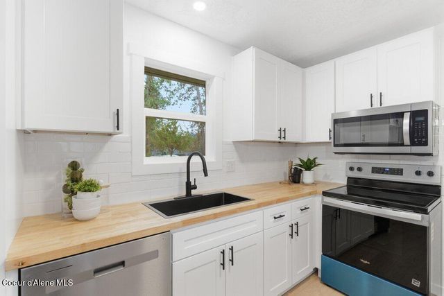 327 S Sandpiper Loop, Post Falls, ID 83854