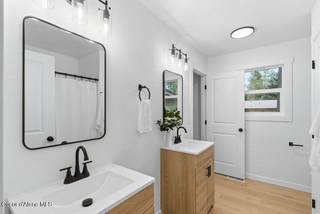 327 S Sandpiper Loop, Post Falls, ID 83854