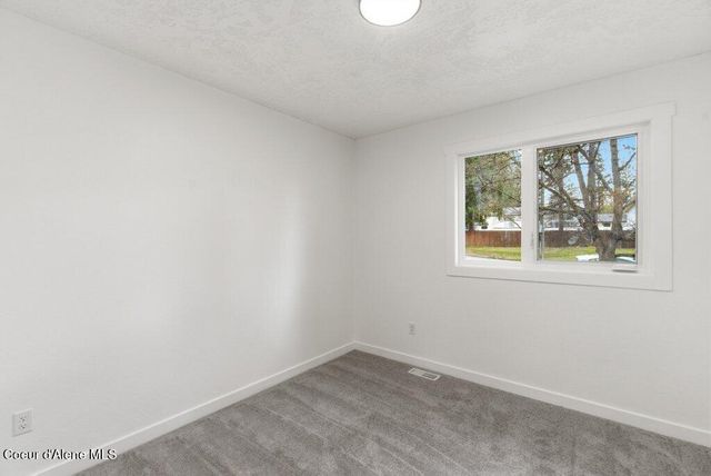 327 S Sandpiper Loop, Post Falls, ID 83854