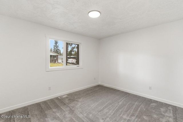 327 S Sandpiper Loop, Post Falls, ID 83854