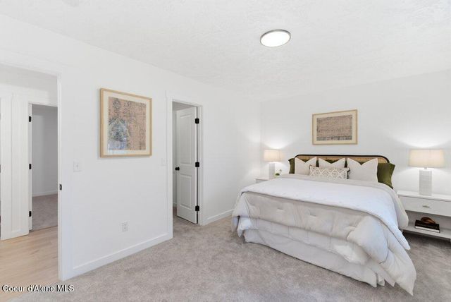 327 S Sandpiper Loop, Post Falls, ID 83854