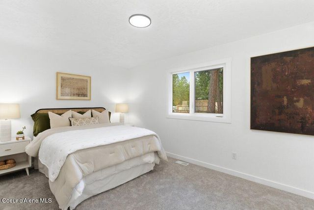 327 S Sandpiper Loop, Post Falls, ID 83854