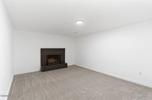 327 S Sandpiper Loop, Post Falls, ID 83854