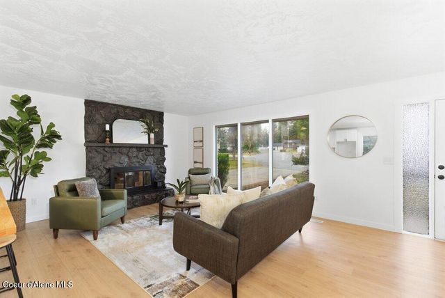 327 S Sandpiper Loop, Post Falls, ID 83854